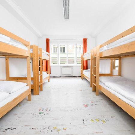 Benedikt City Center Hostel Прага Экстерьер фото