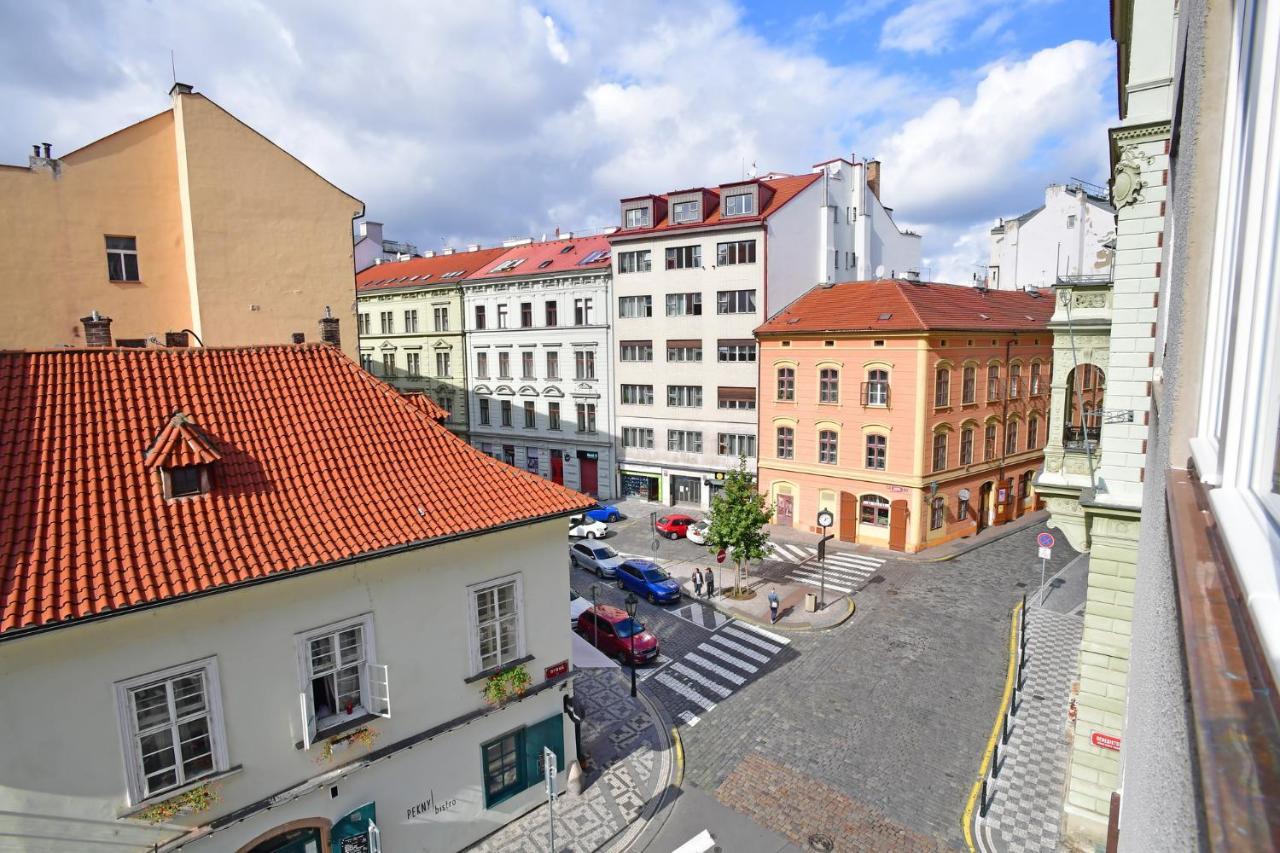Benedikt City Center Hostel Прага Экстерьер фото