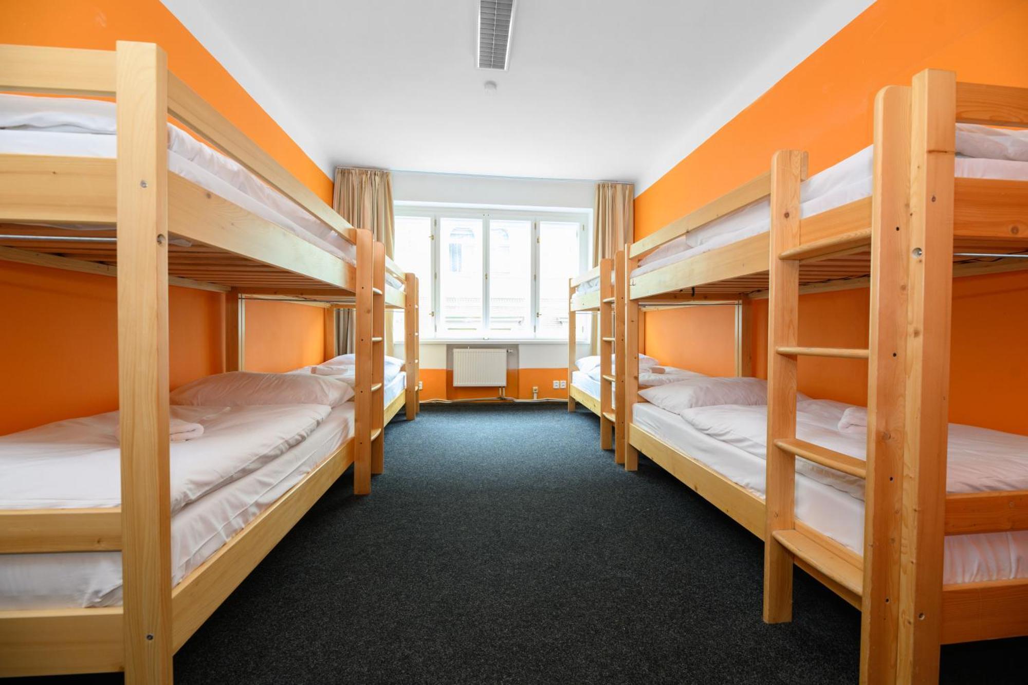 Benedikt City Center Hostel Прага Экстерьер фото