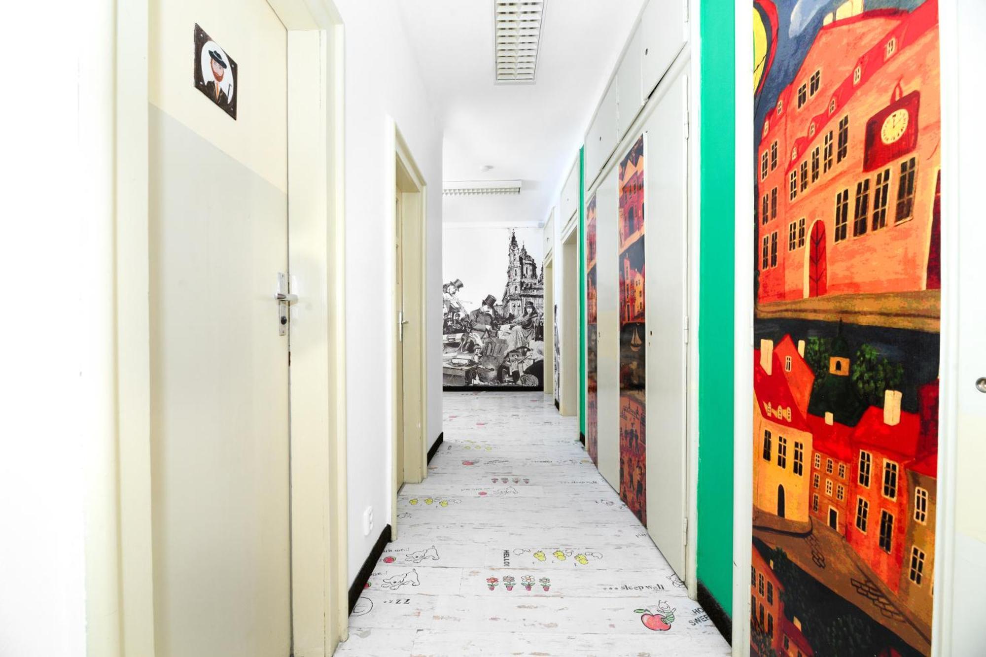 Benedikt City Center Hostel Прага Экстерьер фото