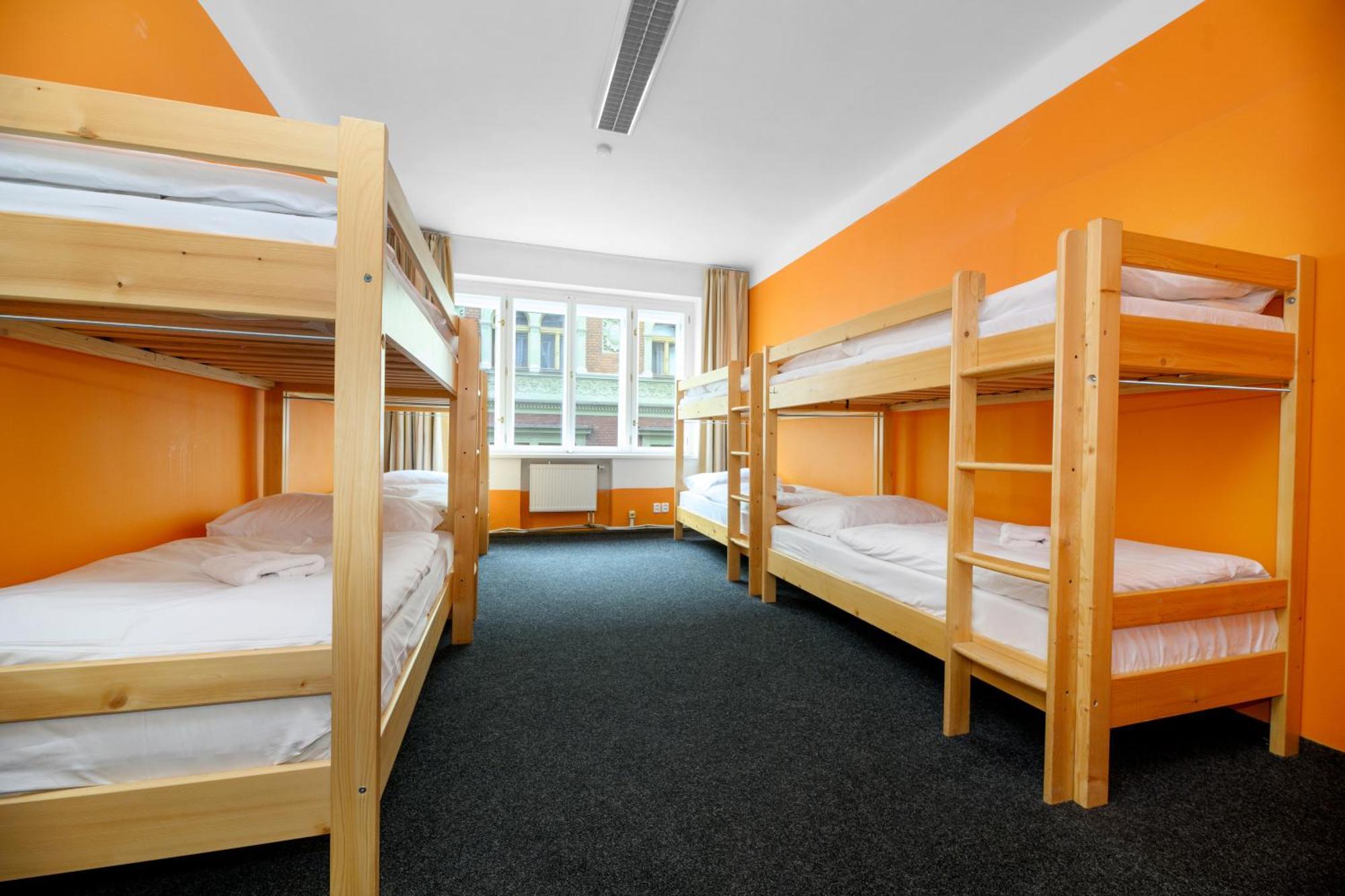 Benedikt City Center Hostel Прага Экстерьер фото