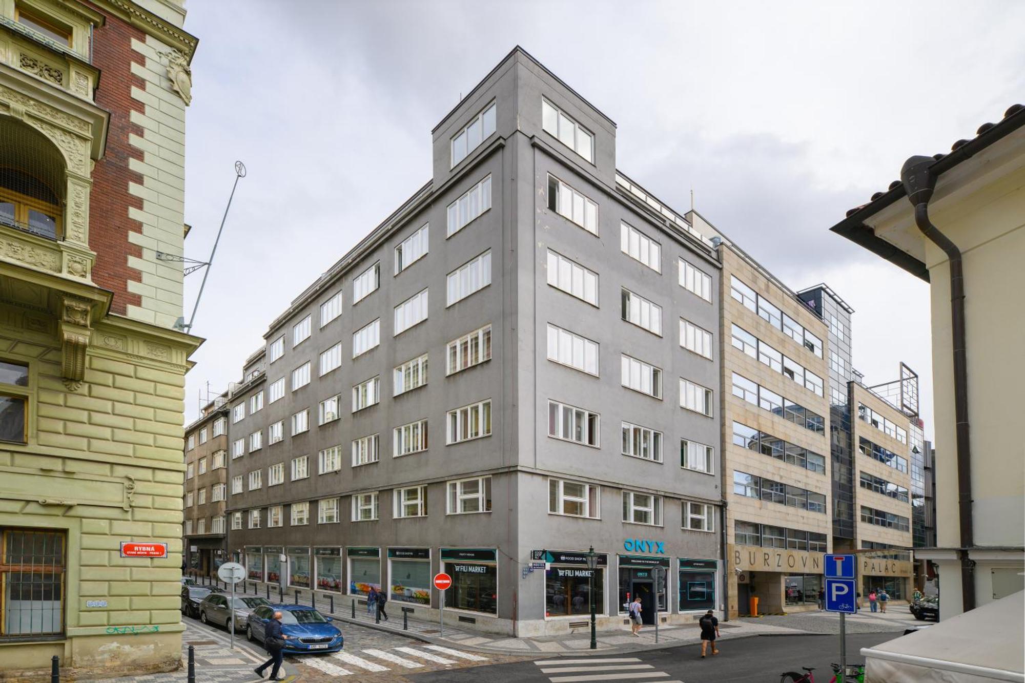 Benedikt City Center Hostel Прага Экстерьер фото