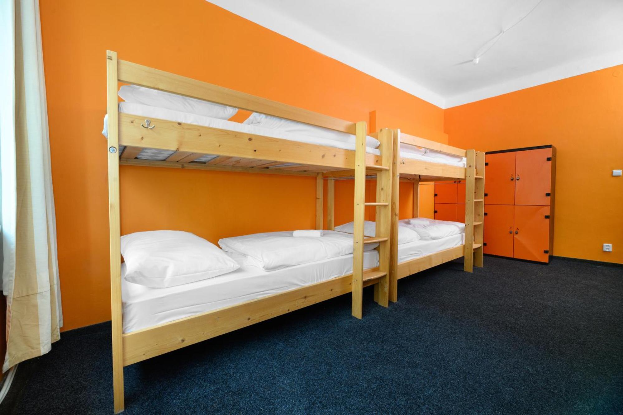Benedikt City Center Hostel Прага Экстерьер фото