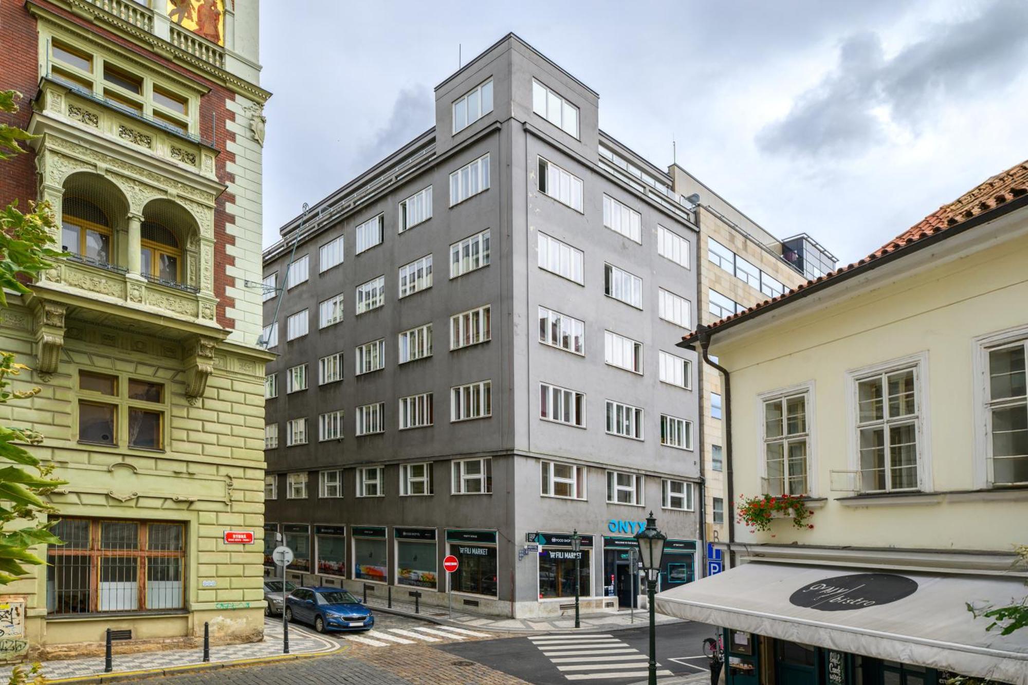 Benedikt City Center Hostel Прага Экстерьер фото