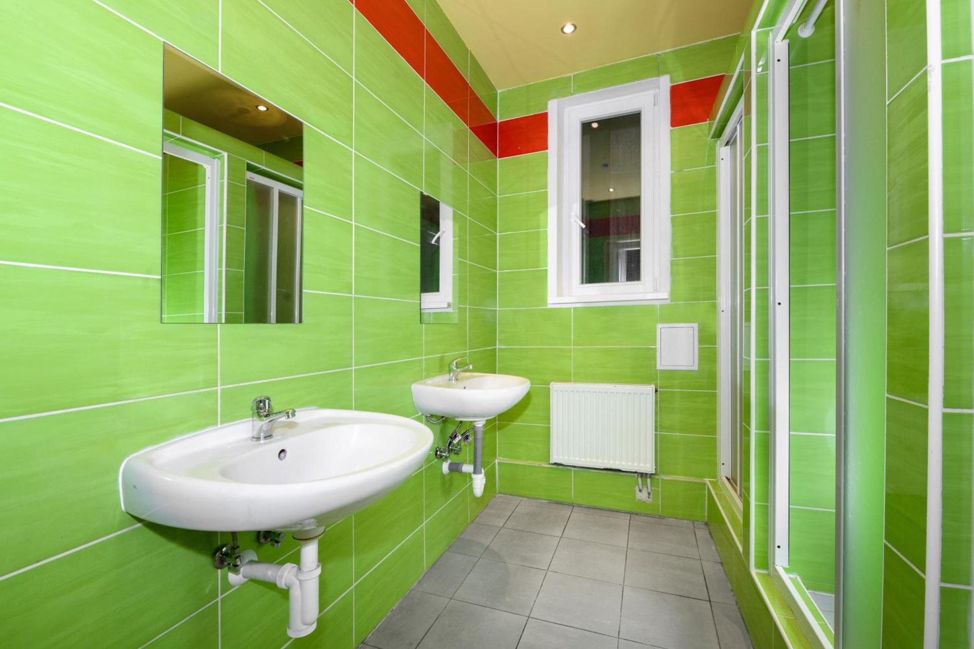 Benedikt City Center Hostel Прага Экстерьер фото