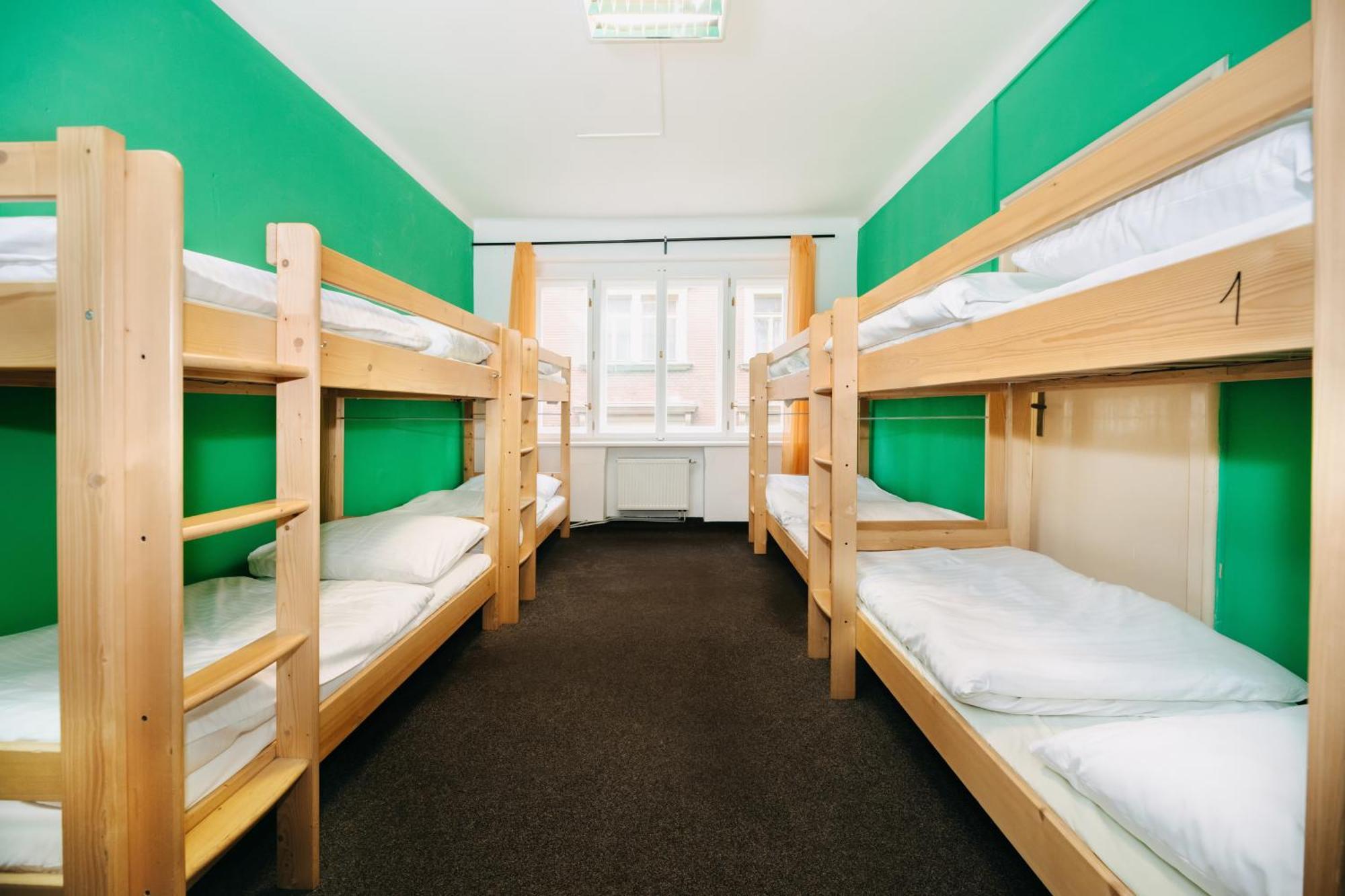 Benedikt City Center Hostel Прага Экстерьер фото
