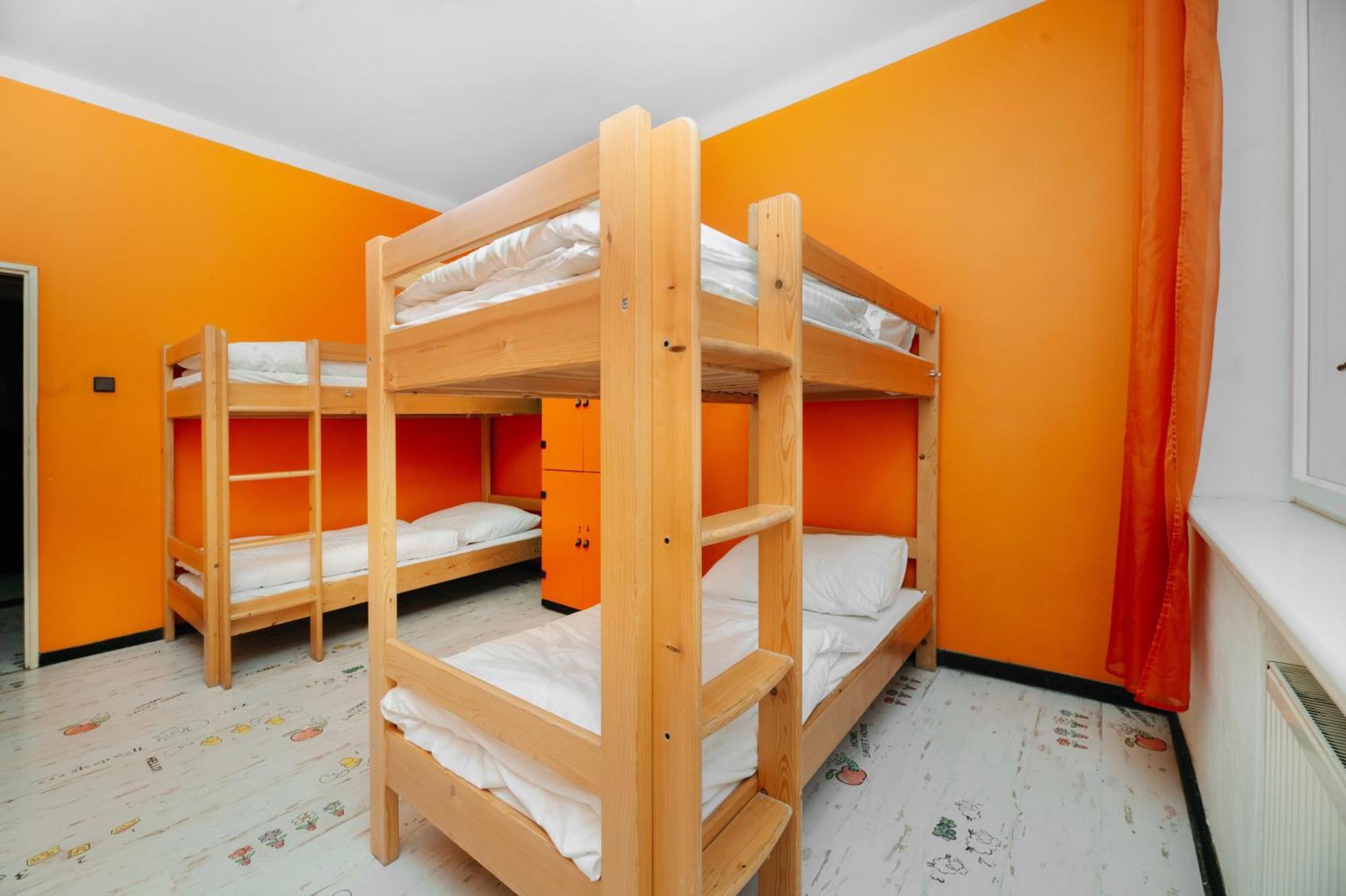 Benedikt City Center Hostel Прага Экстерьер фото