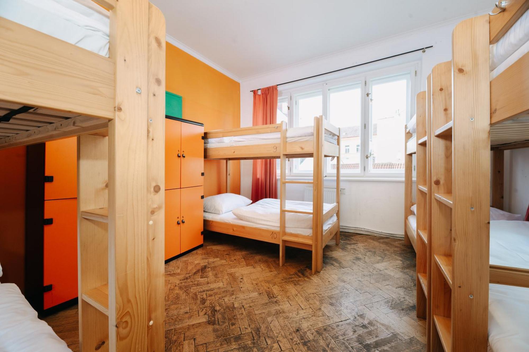 Benedikt City Center Hostel Прага Экстерьер фото