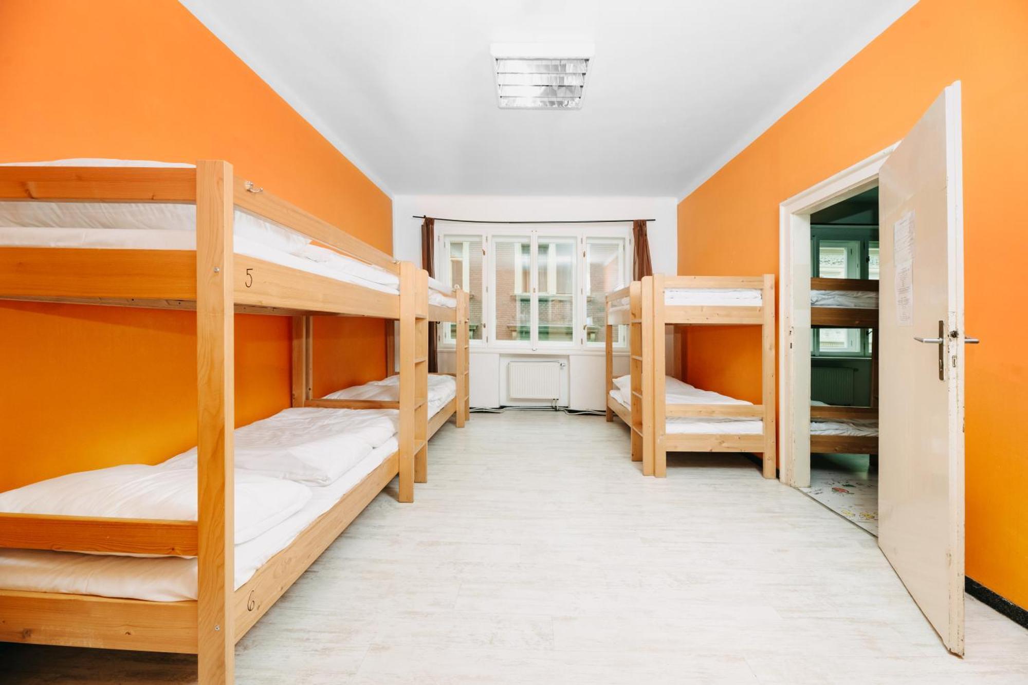 Benedikt City Center Hostel Прага Экстерьер фото
