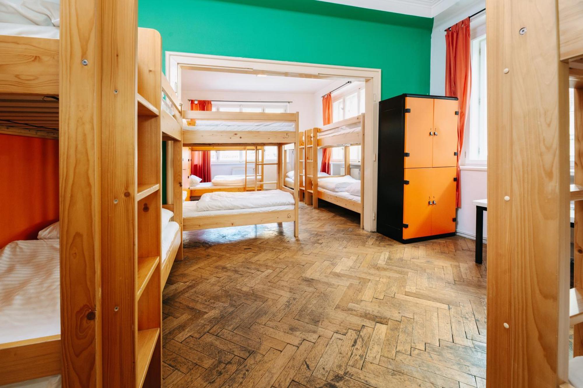 Benedikt City Center Hostel Прага Экстерьер фото