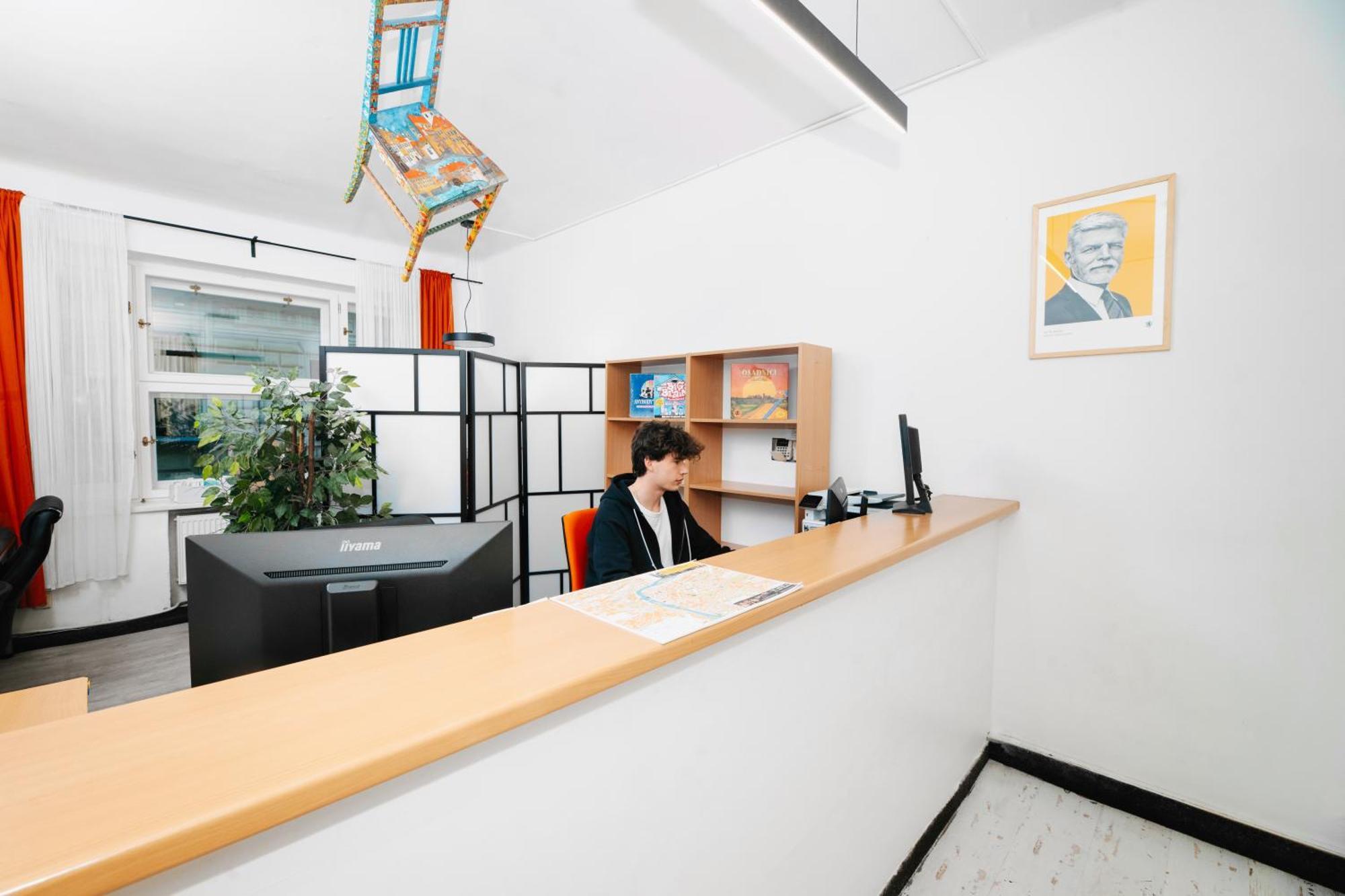 Benedikt City Center Hostel Прага Экстерьер фото