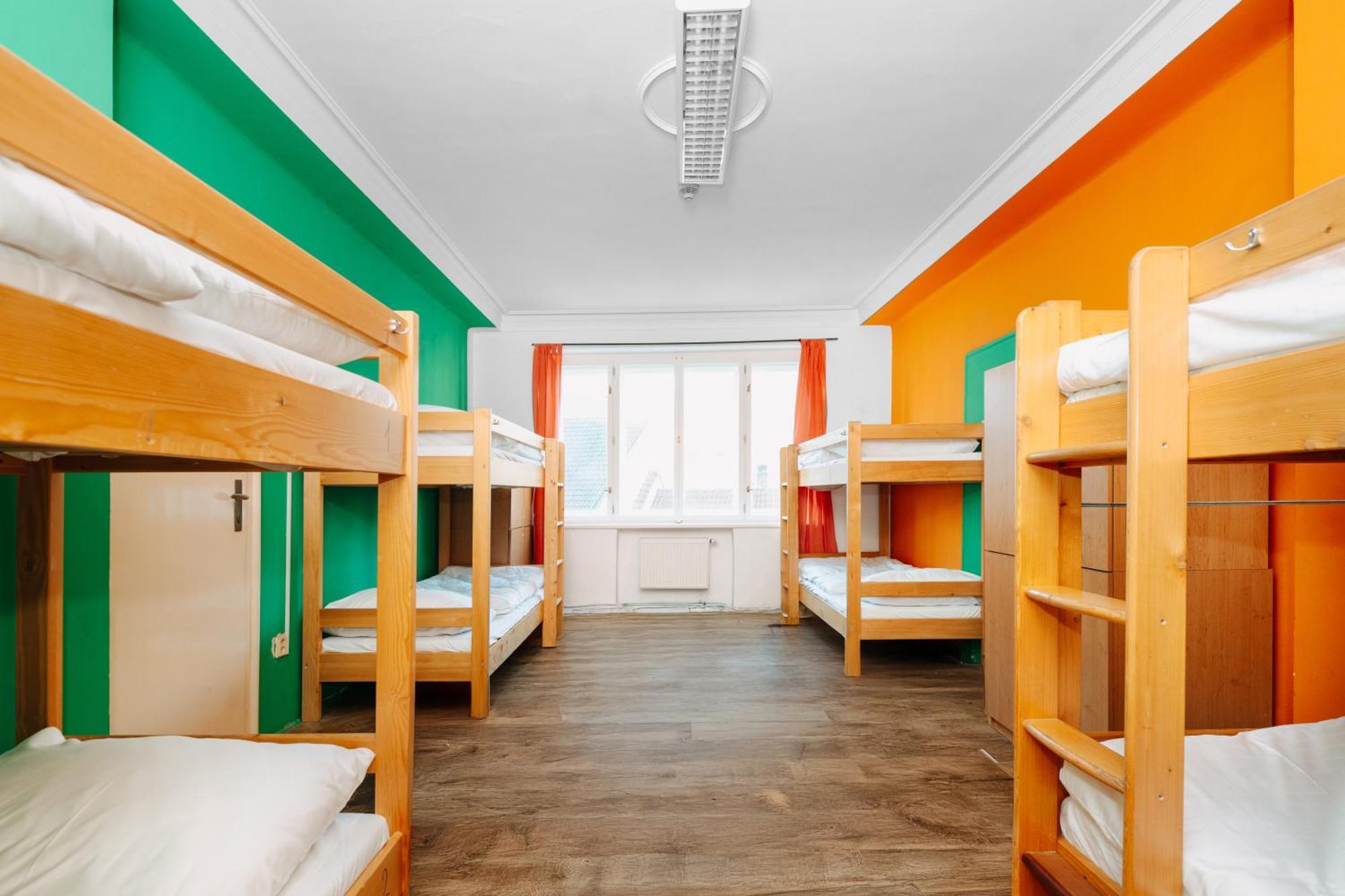 Benedikt City Center Hostel Прага Экстерьер фото