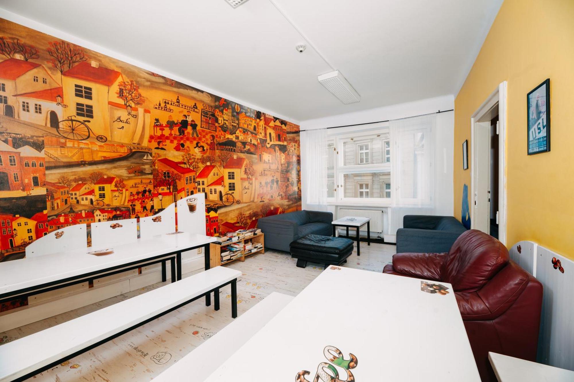 Benedikt City Center Hostel Прага Экстерьер фото