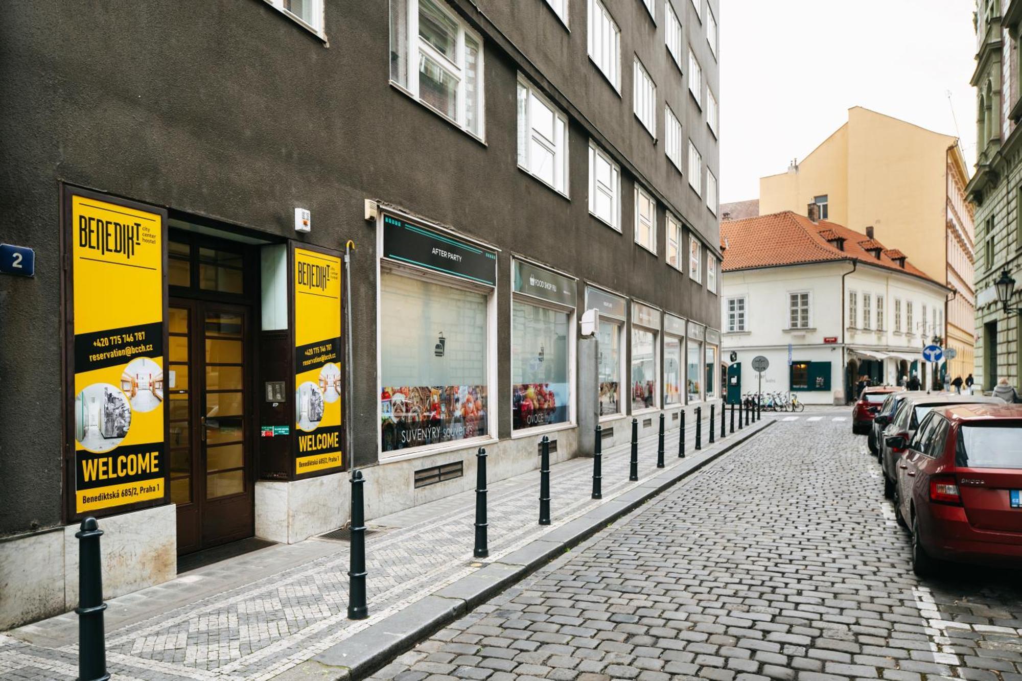 Benedikt City Center Hostel Прага Экстерьер фото