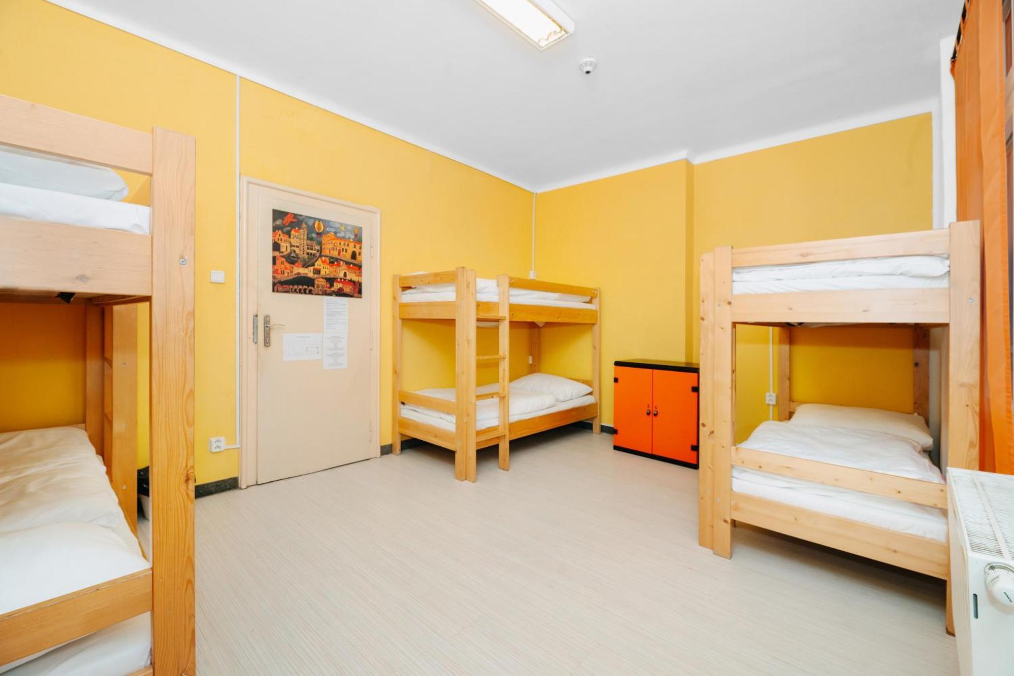 Benedikt City Center Hostel Прага Экстерьер фото