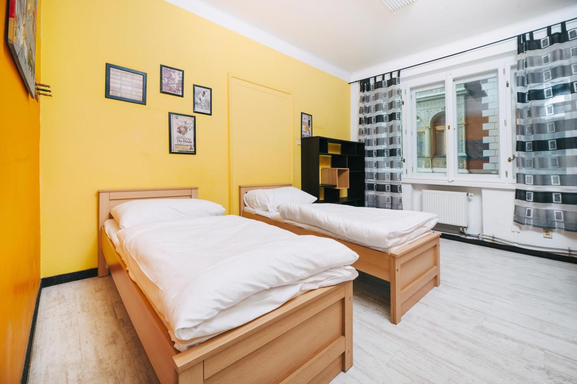 Benedikt City Center Hostel Прага Экстерьер фото