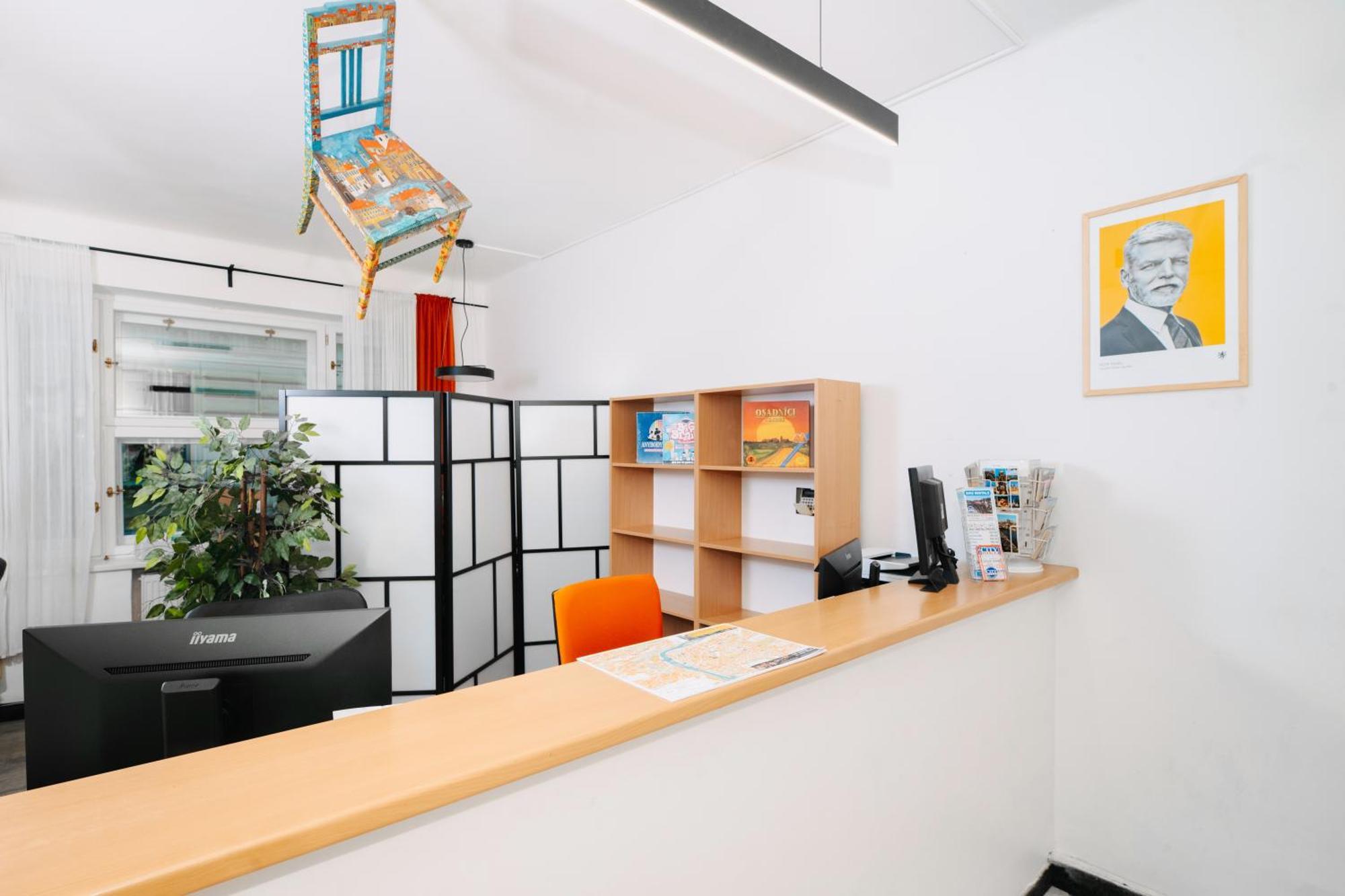 Benedikt City Center Hostel Прага Экстерьер фото