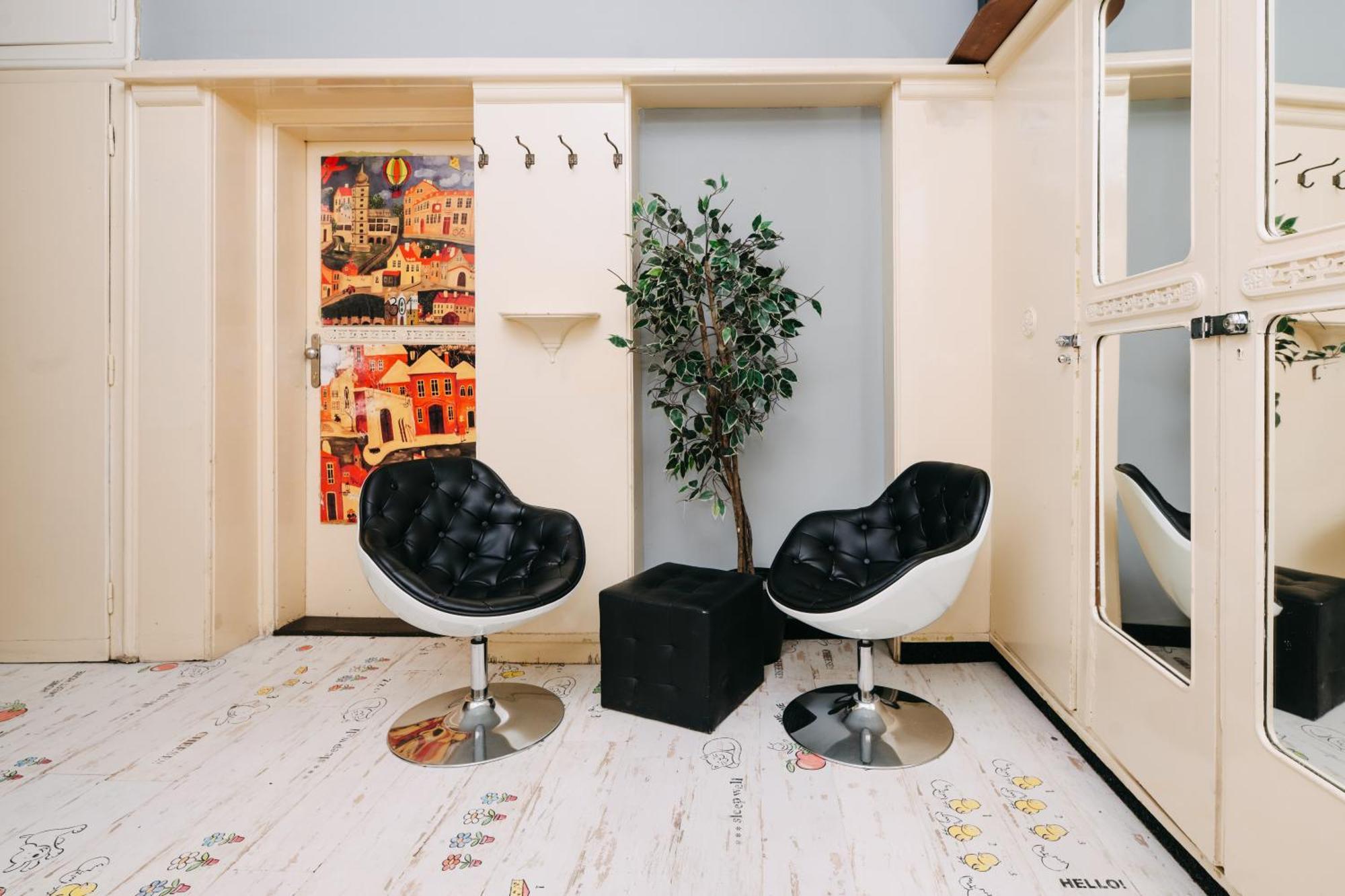 Benedikt City Center Hostel Прага Экстерьер фото