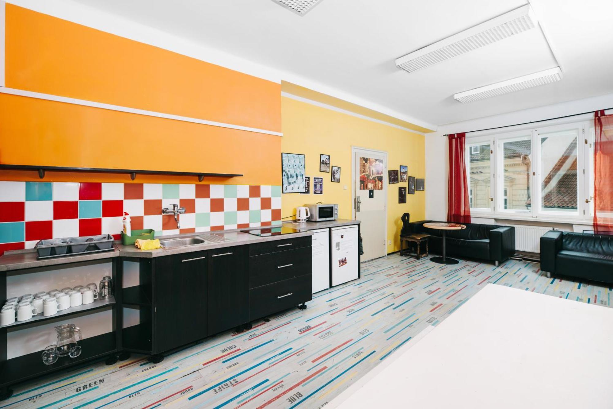 Benedikt City Center Hostel Прага Экстерьер фото