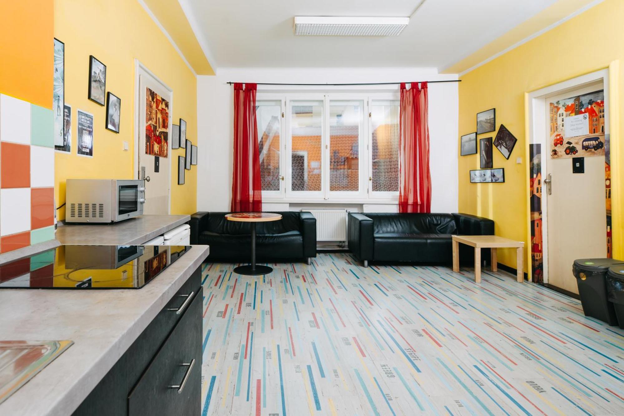 Benedikt City Center Hostel Прага Экстерьер фото