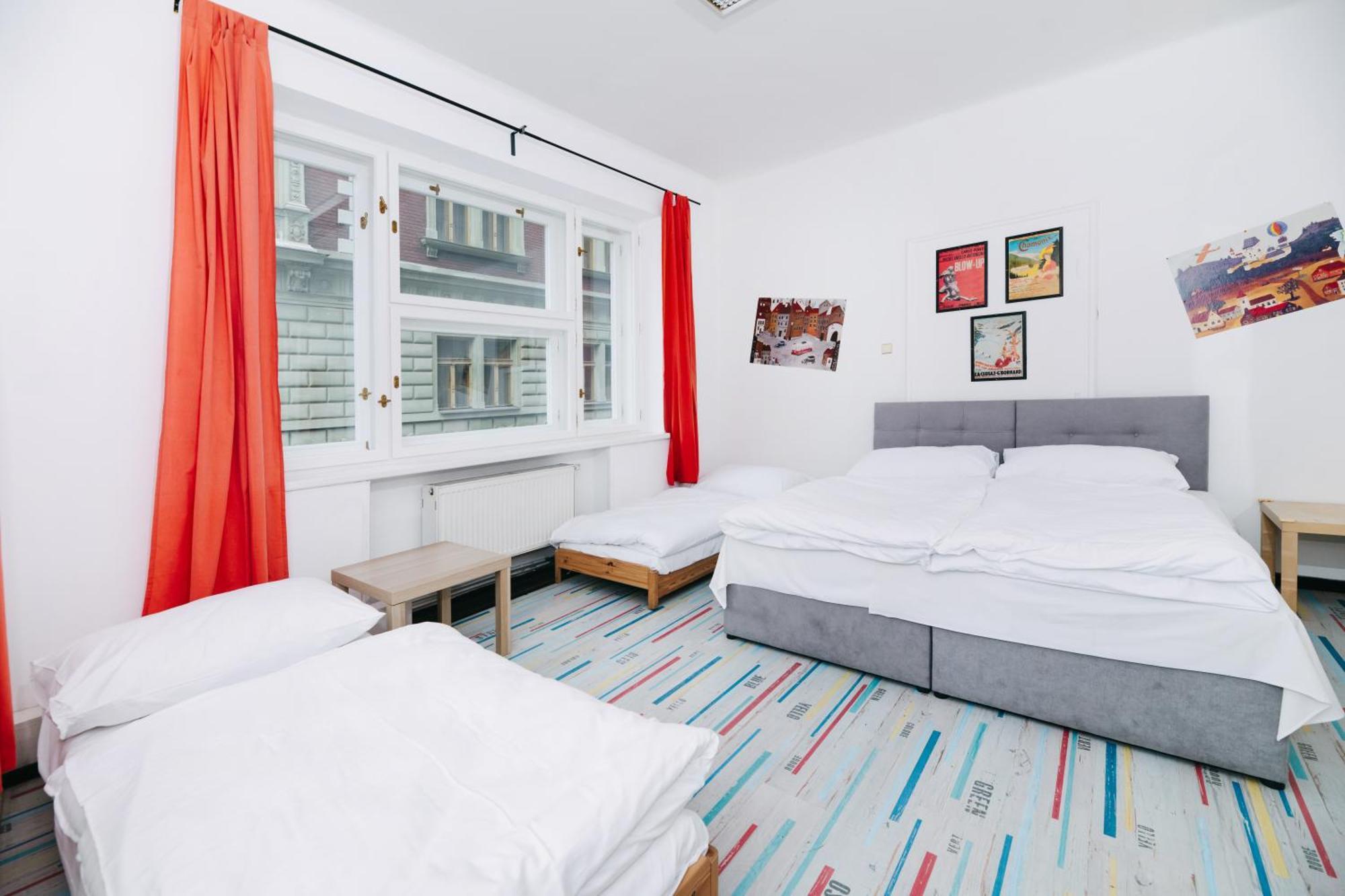 Benedikt City Center Hostel Прага Экстерьер фото